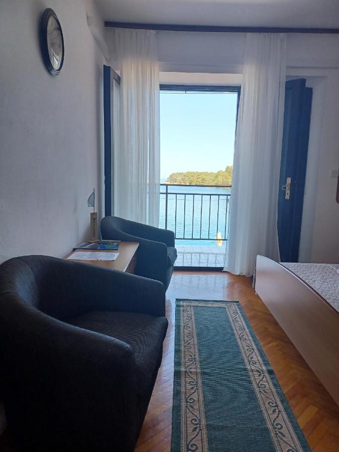 Double Room Pomena 4929A 外观 照片